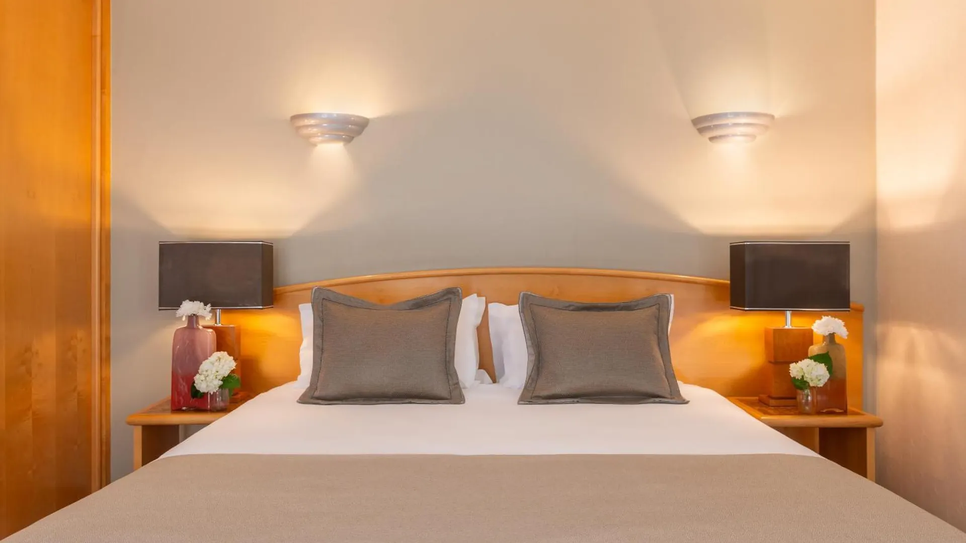 *** Hotel Le Patio Bastille Paris France