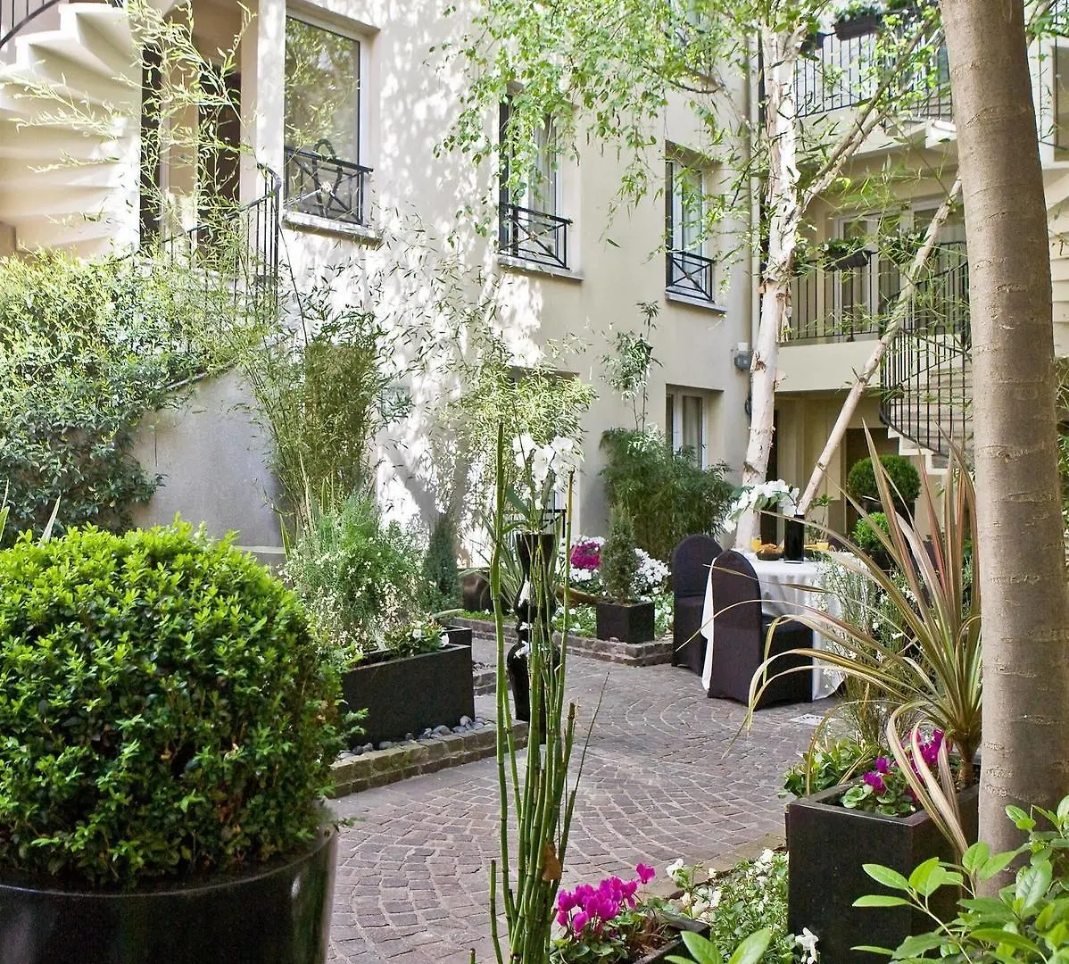 *** Hotel Le Patio Bastille Paris France